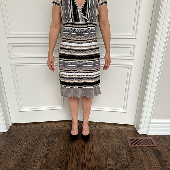 Light weight Italian knit dress. Black, brown, tan and white. Model size 6-8 - Picture 5 of 8